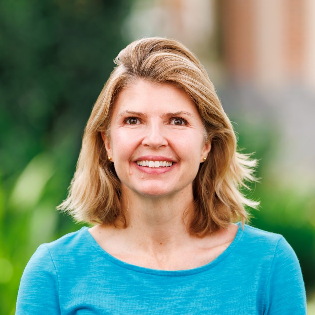 E. Lea Johnston headshot